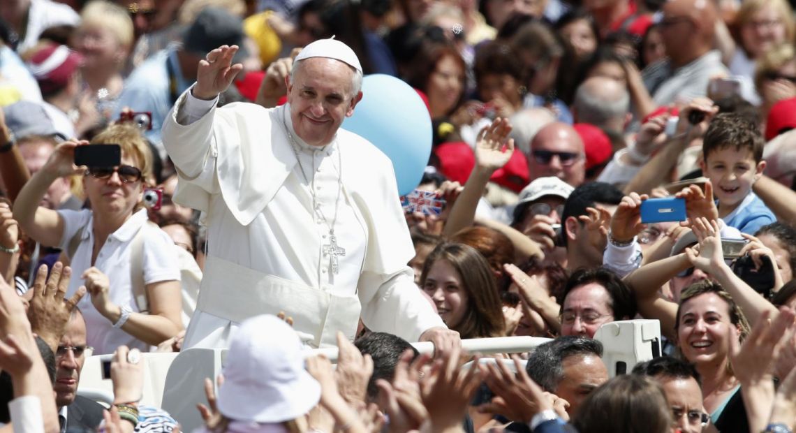 Pope-Francis-in-crowd.JPG