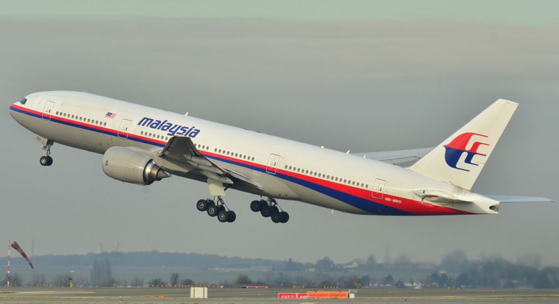 Boeing_777-200ER_Malaysia_AL_(MAS)_9M-MRO_-_MSN_28420_404_(9272090094).jpg